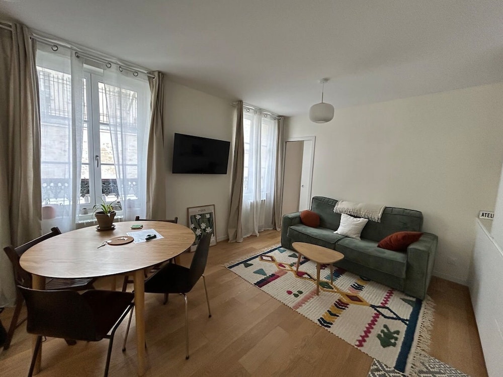 One Bedroom Temple Parc Citycosy — 4-Star Luxury Hotel in Paris, France