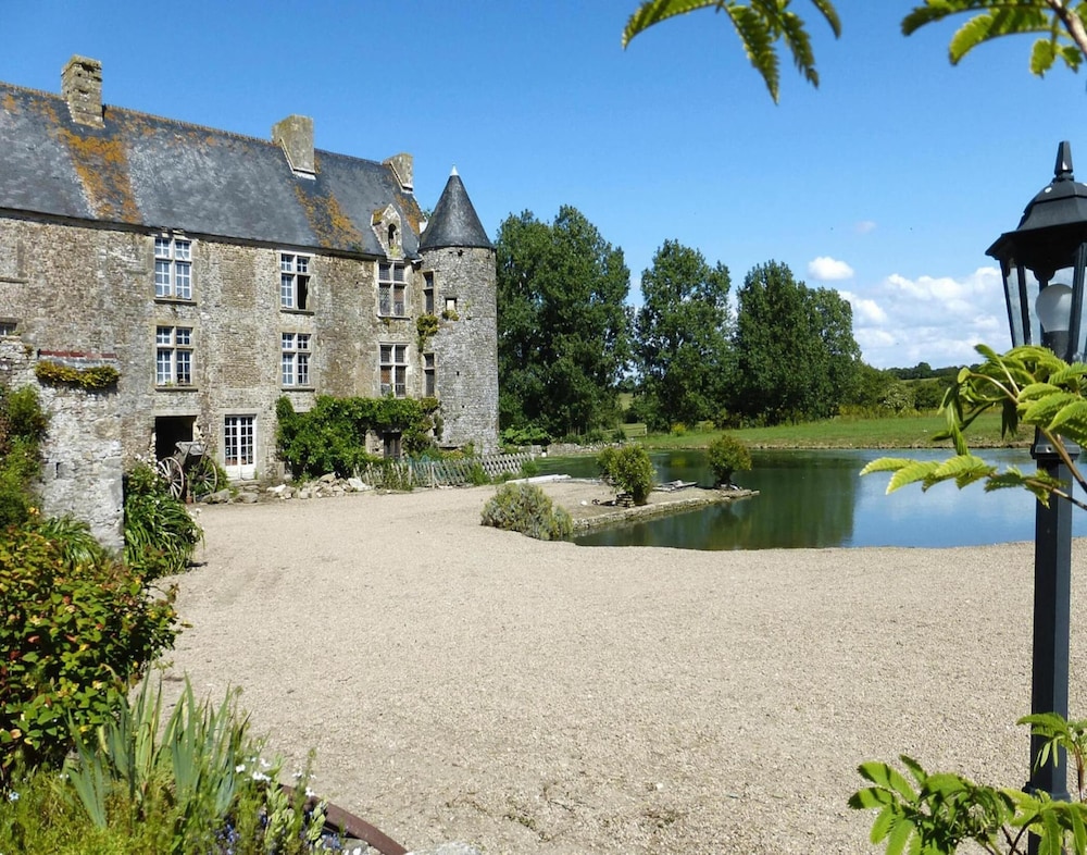 Manor Near Mont St. Michel and Contentin Beaches — hotel in Portbail