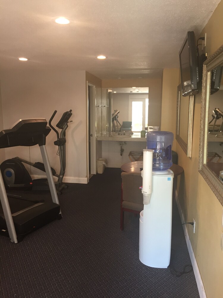 Bradford Inn & Suites - photo 24