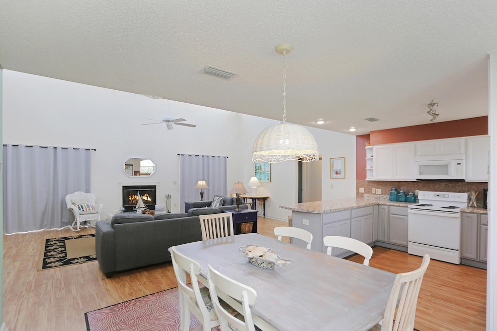 Boardwalk Sandpiper by Pristine Properties Vacation Rentals — 4-Star Luxury Hotel in Port Saint Joe, United States