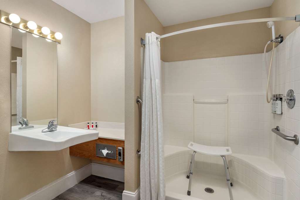 Travelodge by Wyndham Lake Havasu - photo 16