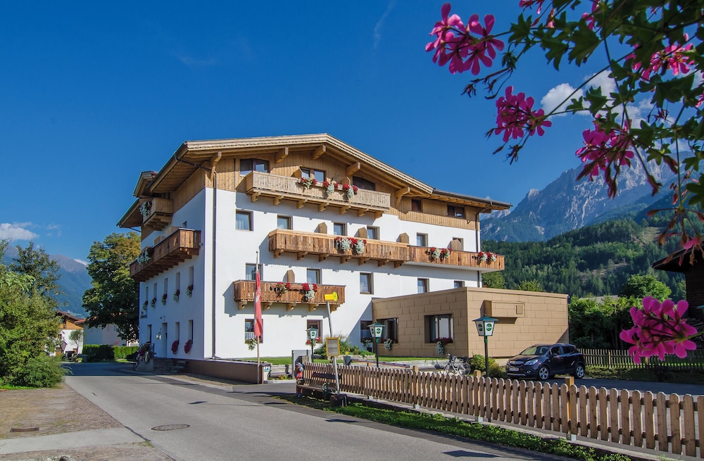 Der Dolomitenhof Tristach — hotel in Lienz