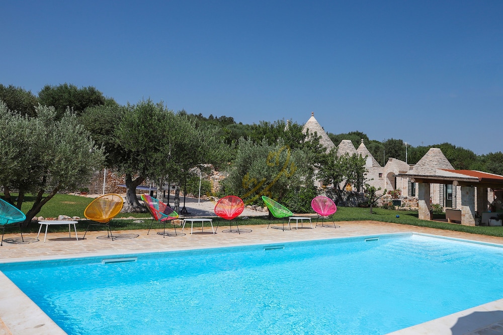 TD Trulli Della Magnolia Trulli w Amazing Garden — 4-Star Luxury Hotel in Monopoli, Italy