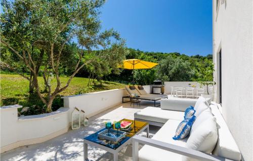 Four Bedroom Holiday Home In Zaton Mali