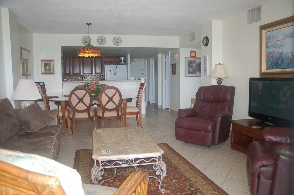 Shoreham Towers 2c 3 Bedroom Condo by RedAwning - photo 3