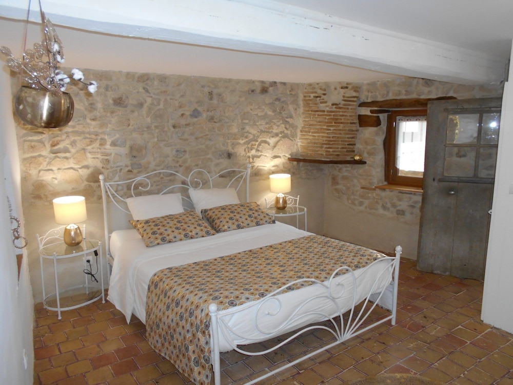 Domaine de la Fée licité — Beaujeu — photo 3