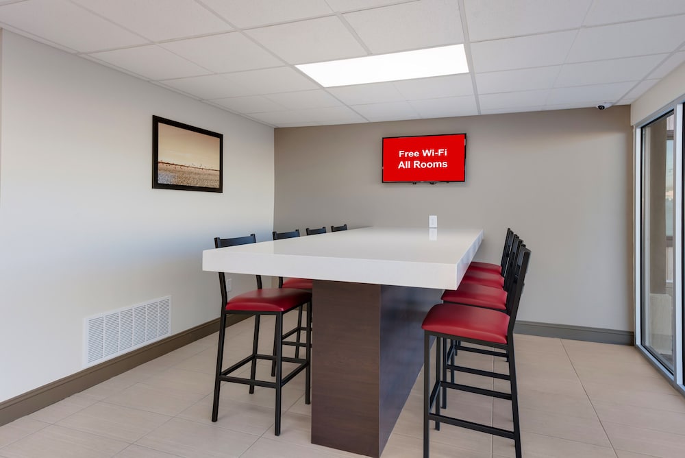 Red Roof Inn Dayton Moraine U of Dayton - photo 9