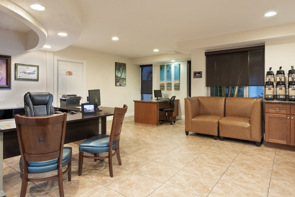 Coconut Cove All Suite Hotel - photo 25