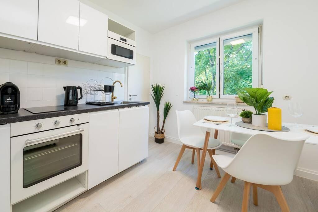 Schöne 70m 2 Zimmer City Wohnung 2OG im Zentrum — 4-Star Luxury Hotel in Freilassing, Germany