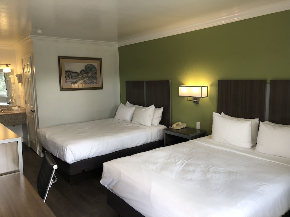 Gilroy Inn - photo 8