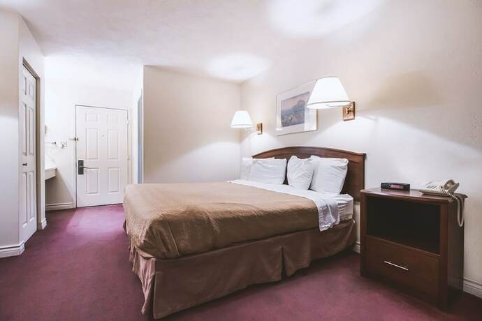 Sky Palace Inn & Suites Mccook - photo 16