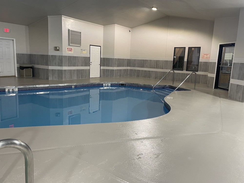 Red Roof Inn & Suites Tomah - photo 32