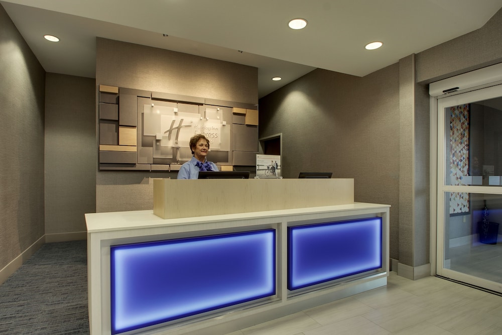 Holiday Inn Express Hotel & Suites Vernon College Area by IHG - photo 56
