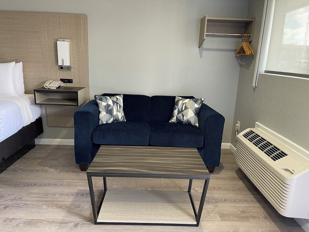 Copper Manor Motel - photo 18
