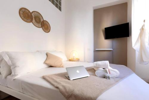 Trastevere 2Rooms with Balcony — 4-Star Luxury Hotel in Rome, Italy