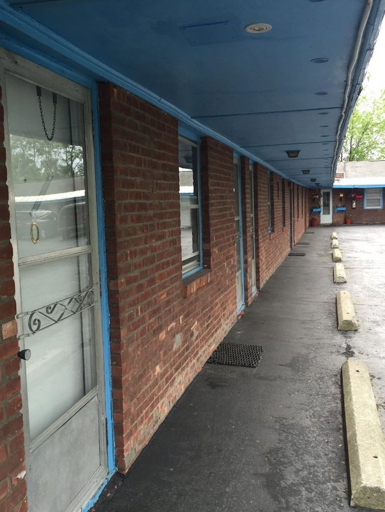Tompkin's Motel - photo 6