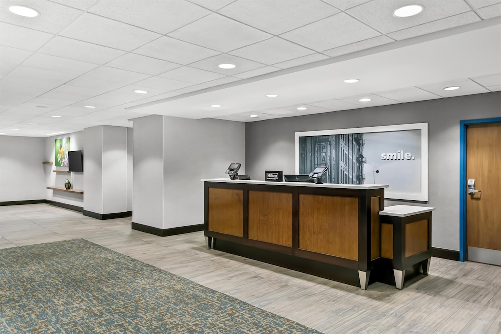 Hampton Inn & Suites Baltimore Woodlawn - photo 2