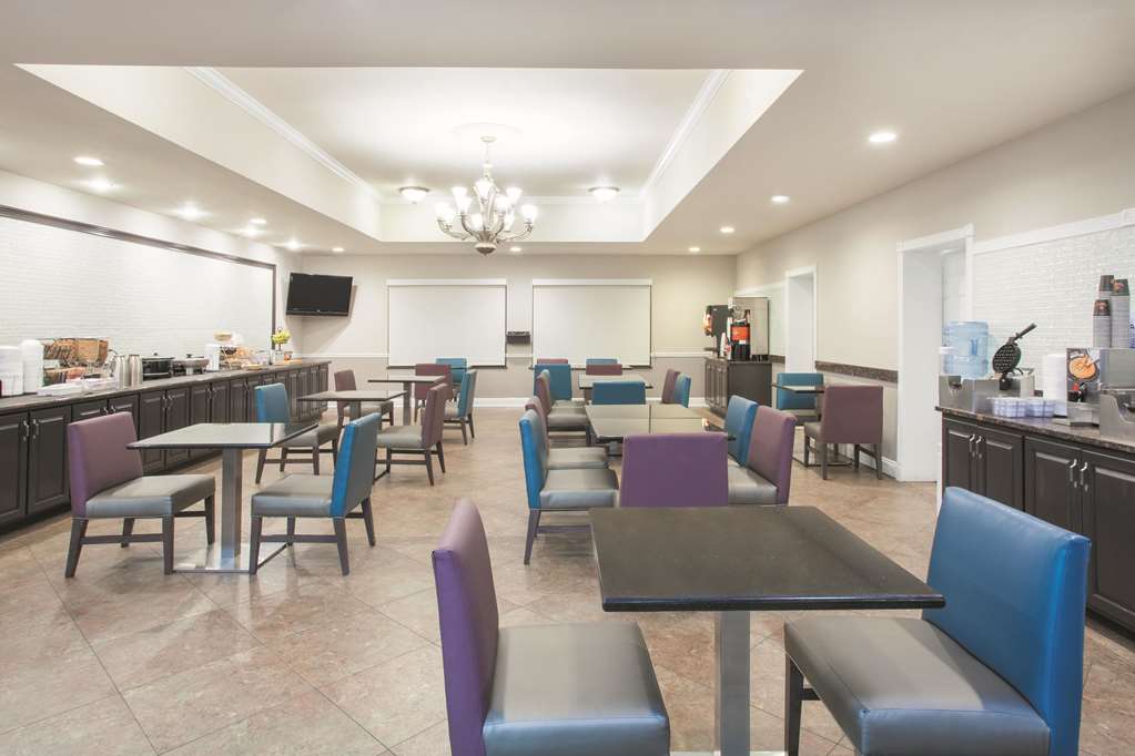 La Quinta Inn & Suites by Wyndham Fort Walton Beach - photo 29