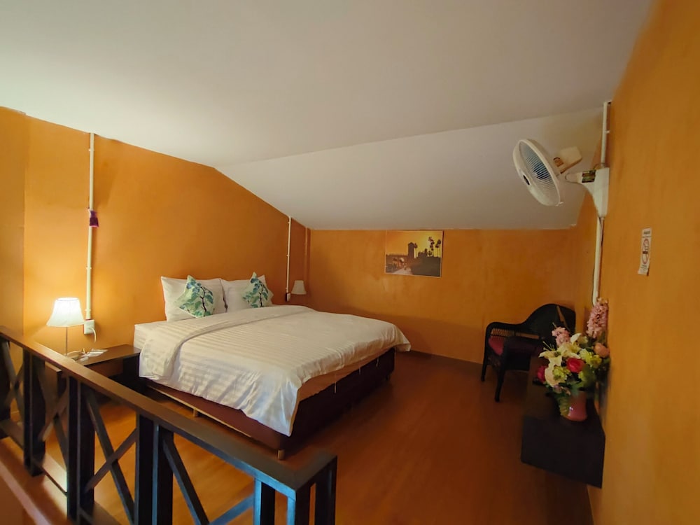 Retro Box Hotel in Chumphon, Thailand