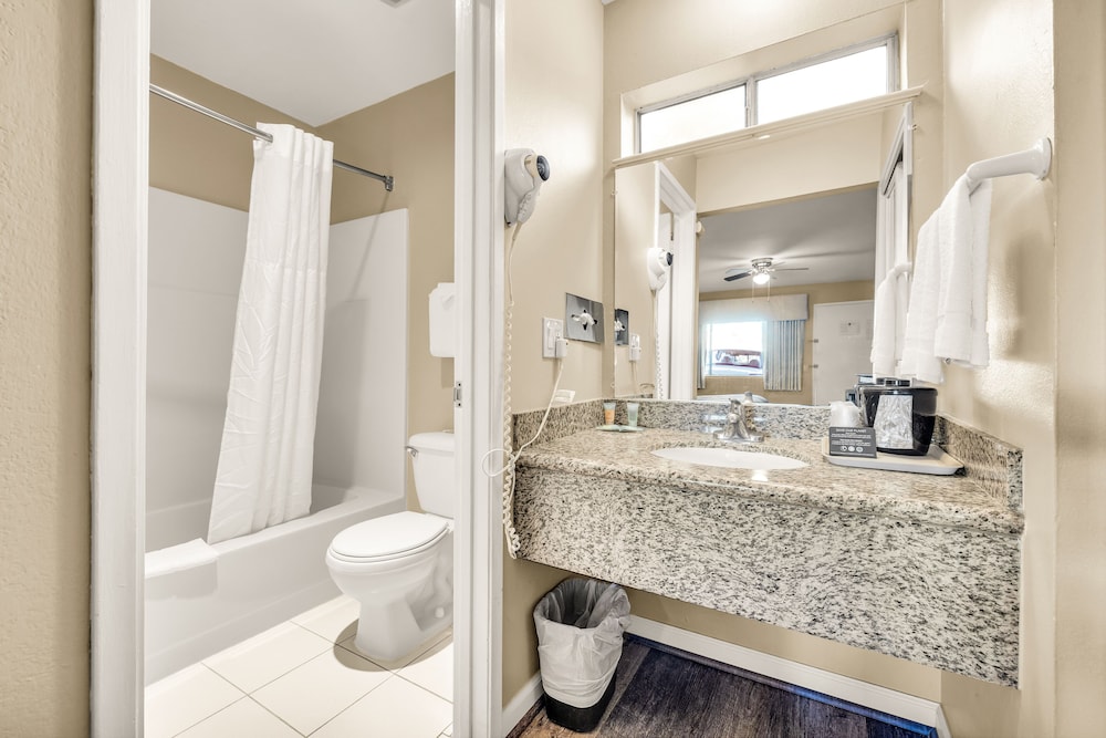Scottish Fairway Inn - photo 13