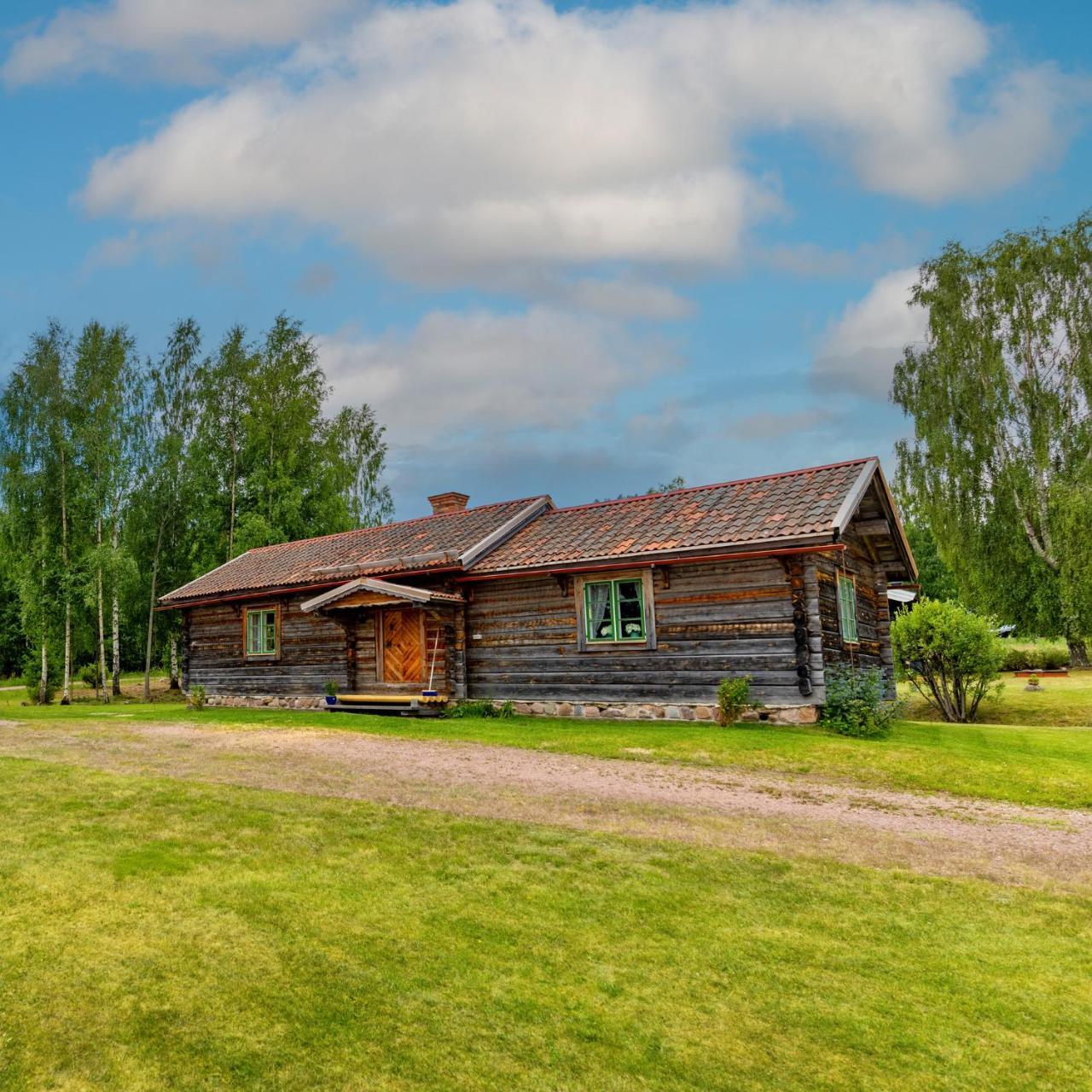 Traditionell Timmerstuga Mora Gesunda — hotel near Mora Airport