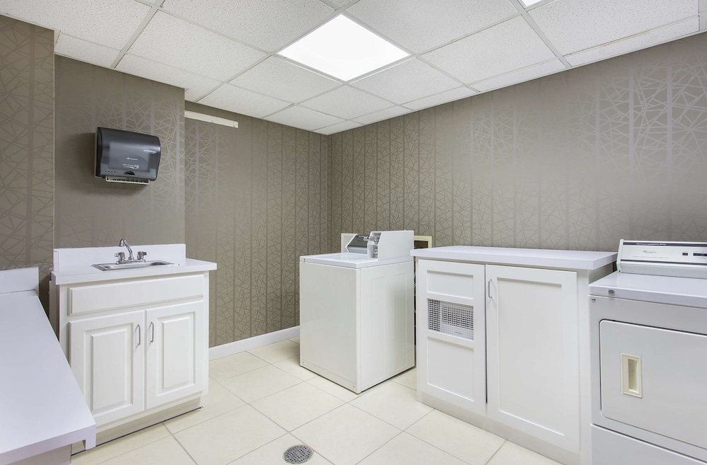 Hampton Inn Cullman - photo 26