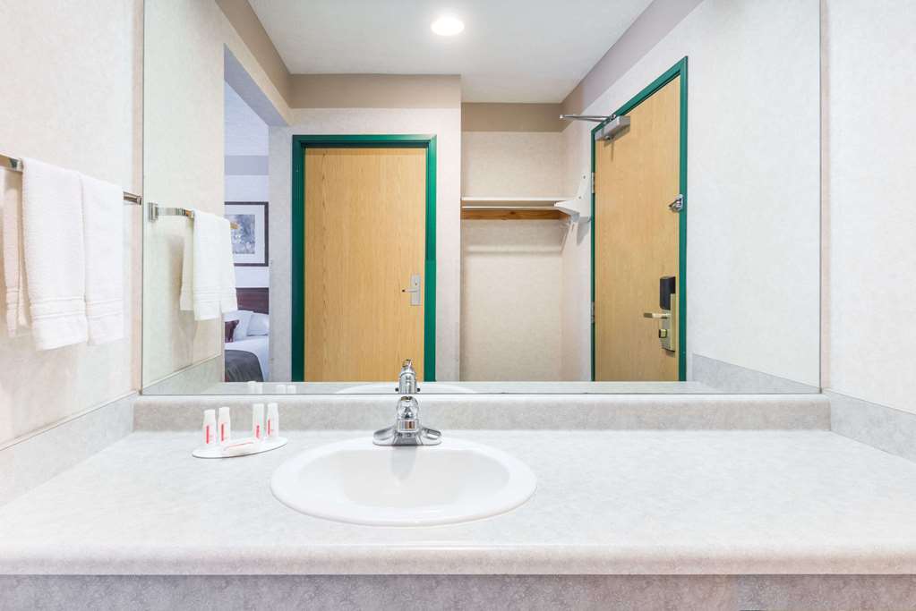 Ramada by Wyndham Strasburg Dover - photo 17