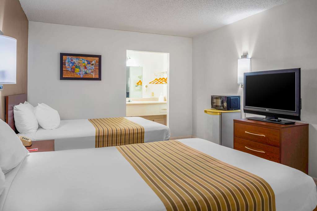 Econo Lodge Crystal River - photo 10