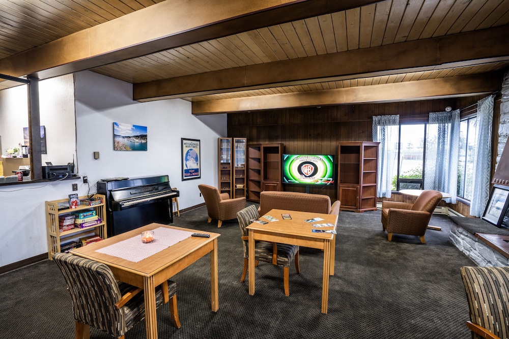 Blue Coast Inn and Suites - photo 3