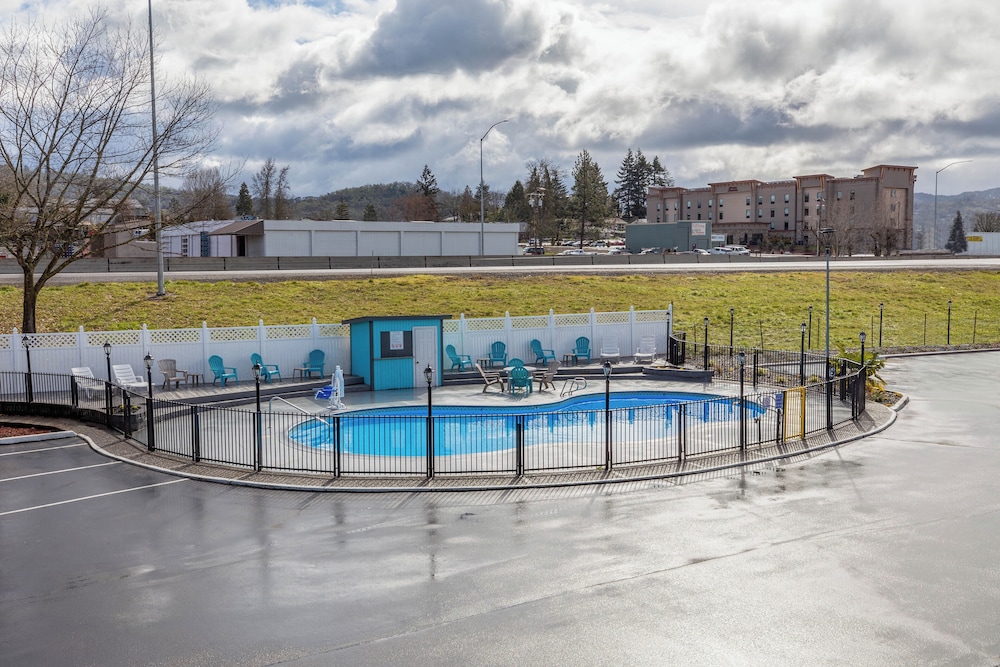 Rosewood Inn and Suites - photo 14