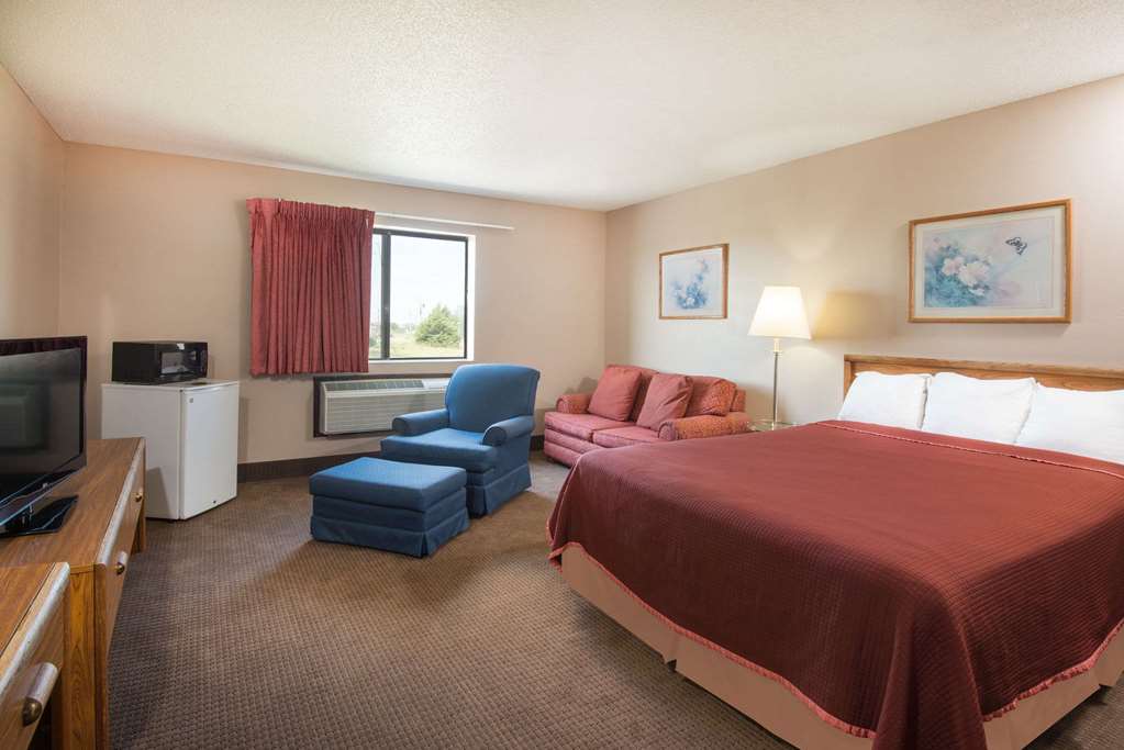 Super 8 by Wyndham Abilene KS - photo 10