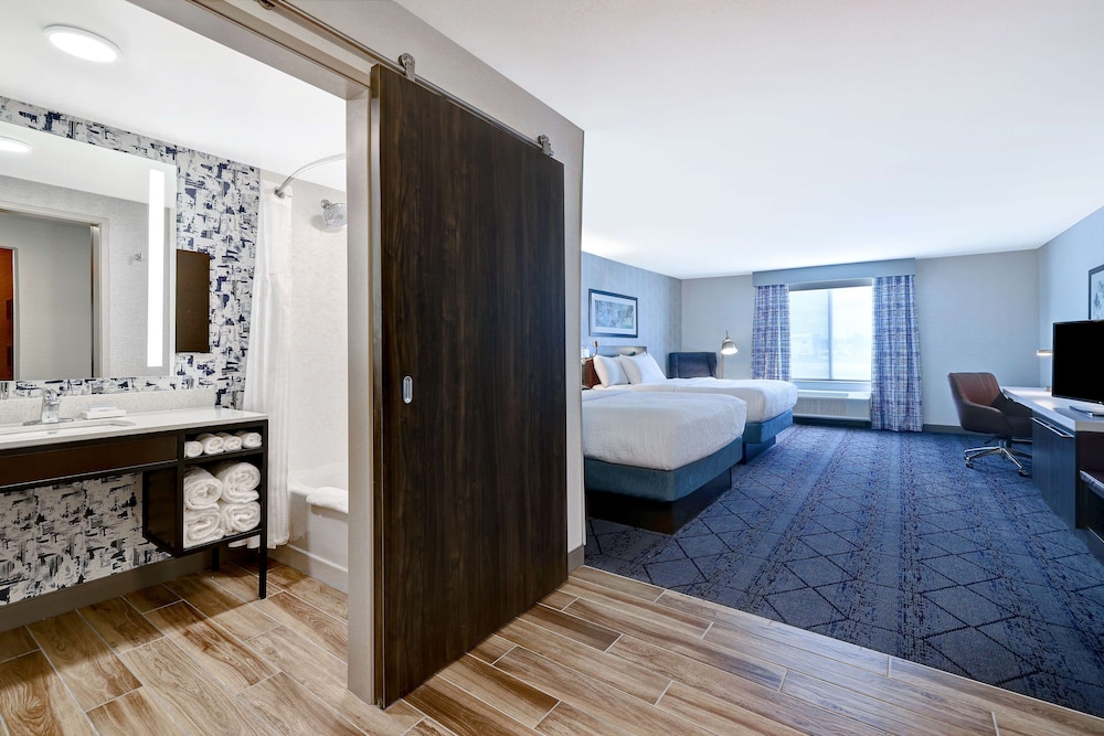 Hilton Garden Inn Cedar Rapids - photo 26