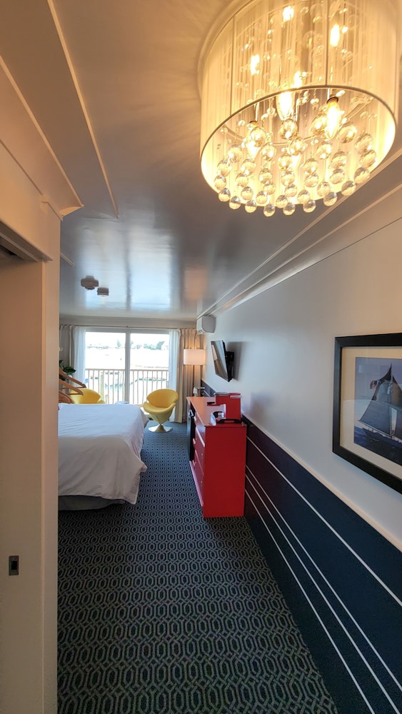 The Hotel at Cape Ann Marina - photo 15