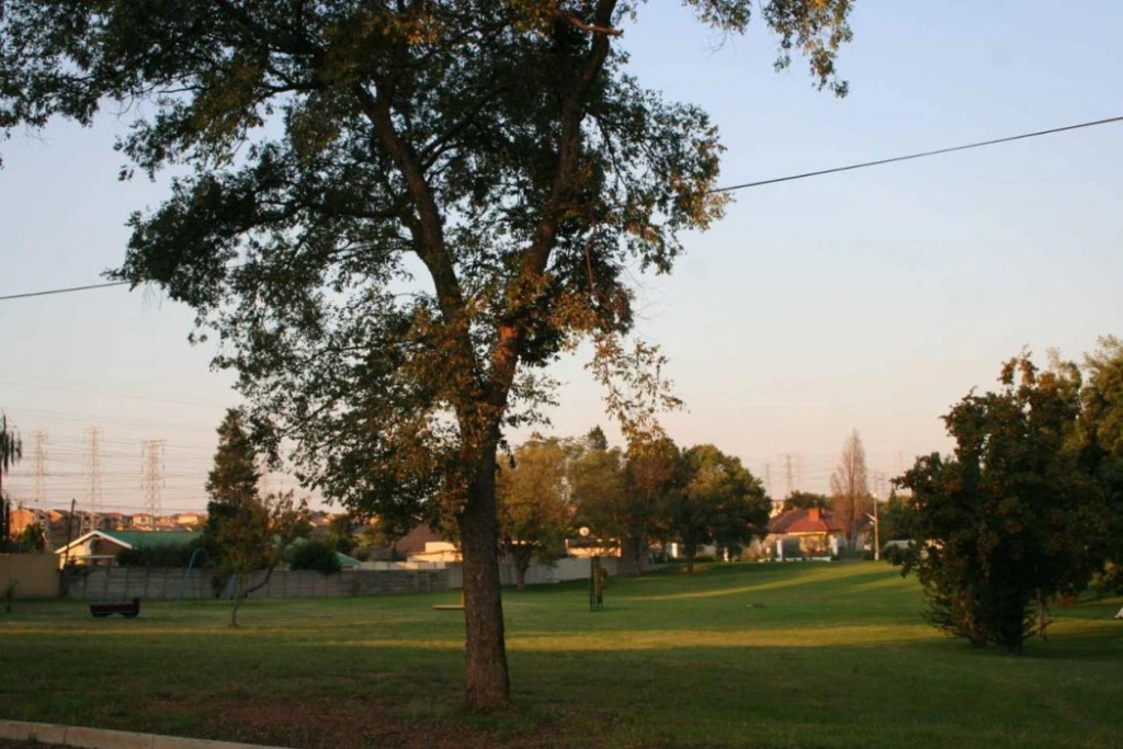 The Maple Village Guest Lodge Bed & Brea — 4-Star Luxury Hotel in Johannesburg, South Africa