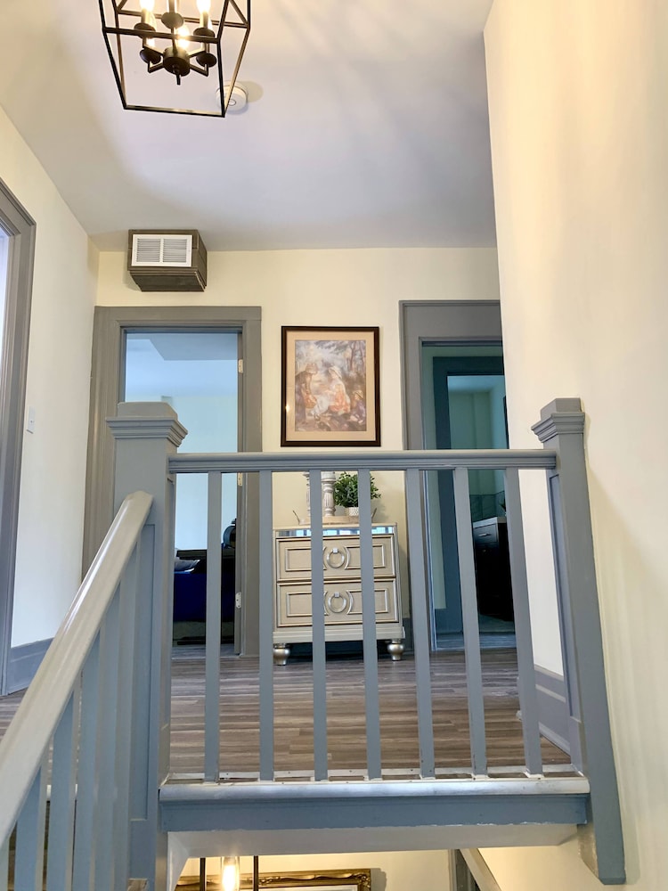 The Aquarium Chateau With Private Yard & Parking Near Falls Casino by Niagara Hospitality - photo 44