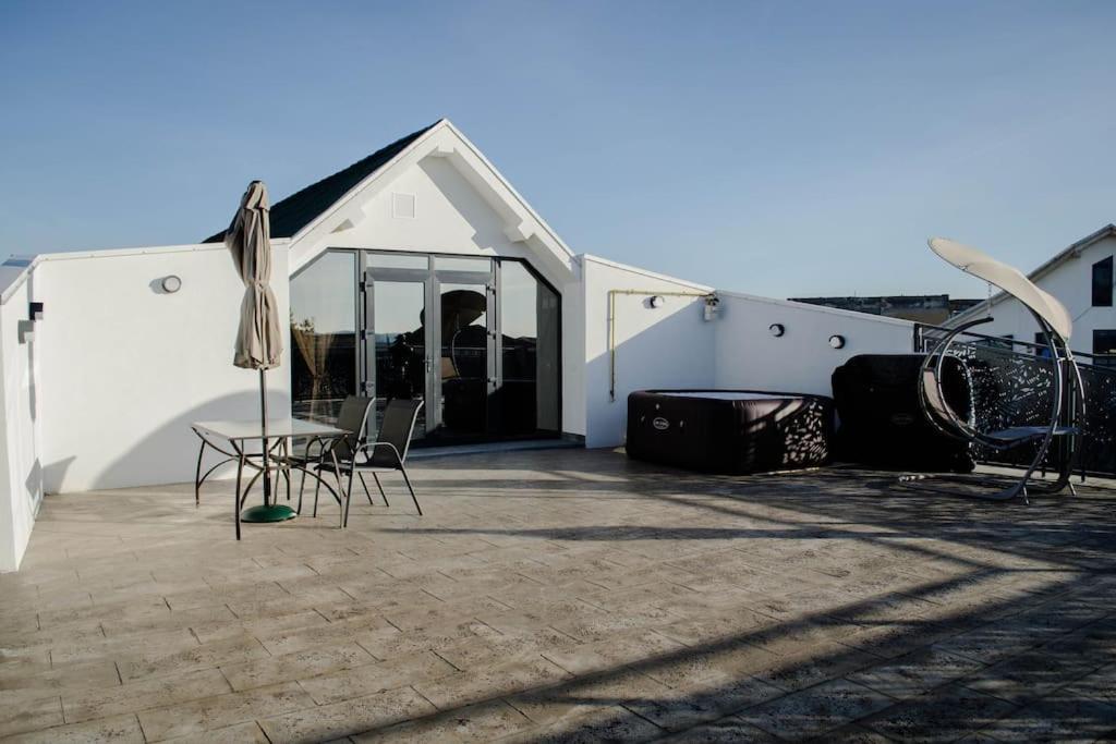 PentGarden penthouse jacuzzi — Targu Jiu — photo 4