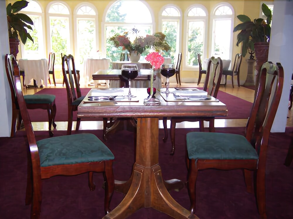 Thornewood Inn & Restaurant - photo 34