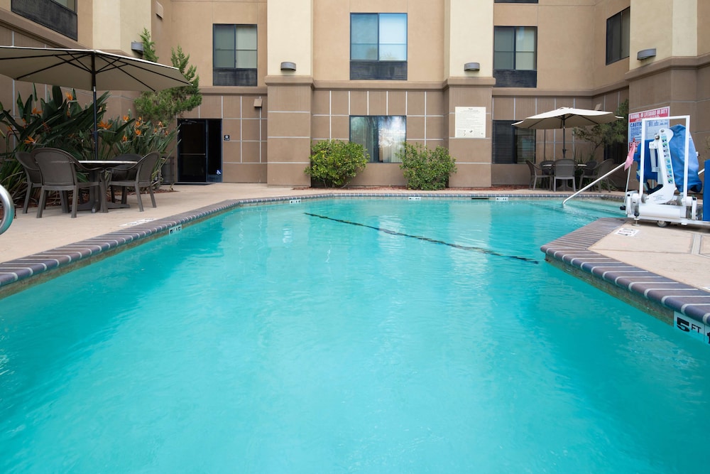 Hampton Inn Visalia - photo 19
