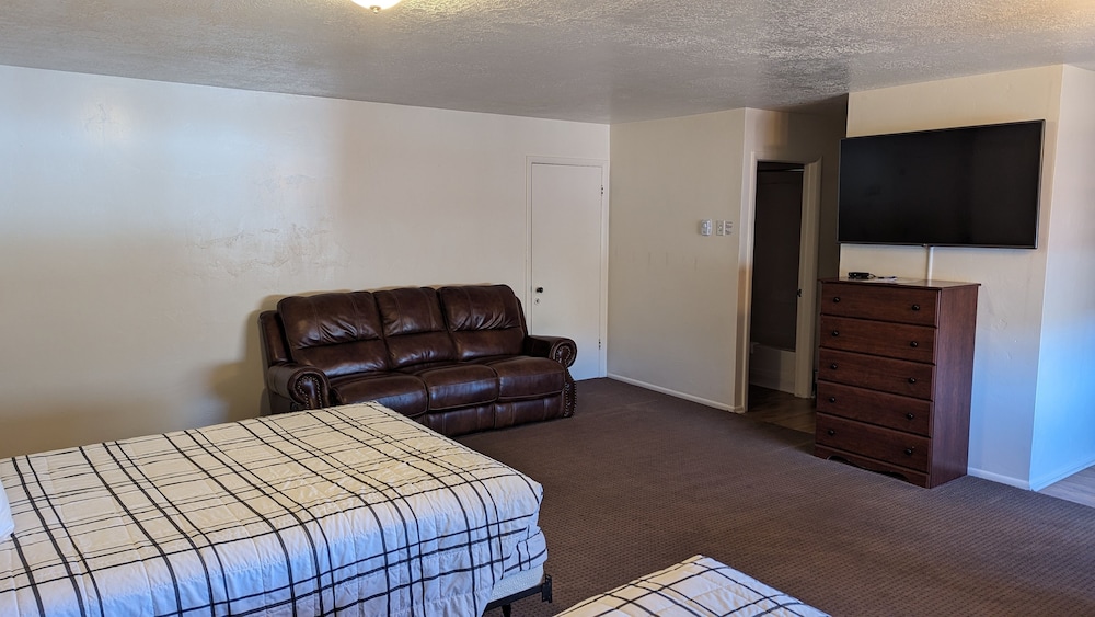 Travelodge by Wyndham Salina - photo 18