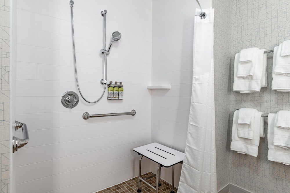 Holiday Inn Express & Suites Moundsville by IHG - photo 36