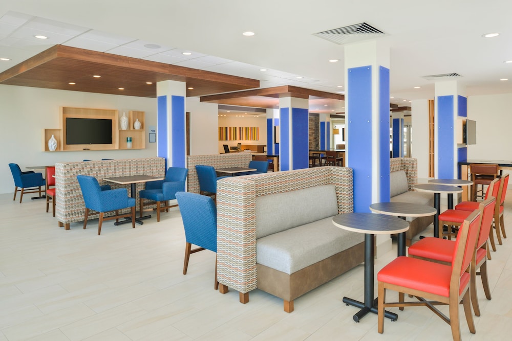 Holiday Inn Express & Suites Chadron by IHG - photo 47