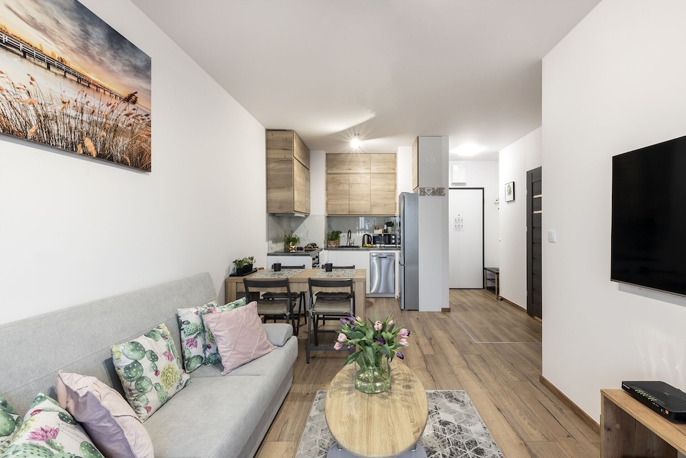 ShortStayPoland Marywilska B137 — 4-Star Luxury Hotel in Warsaw, Poland