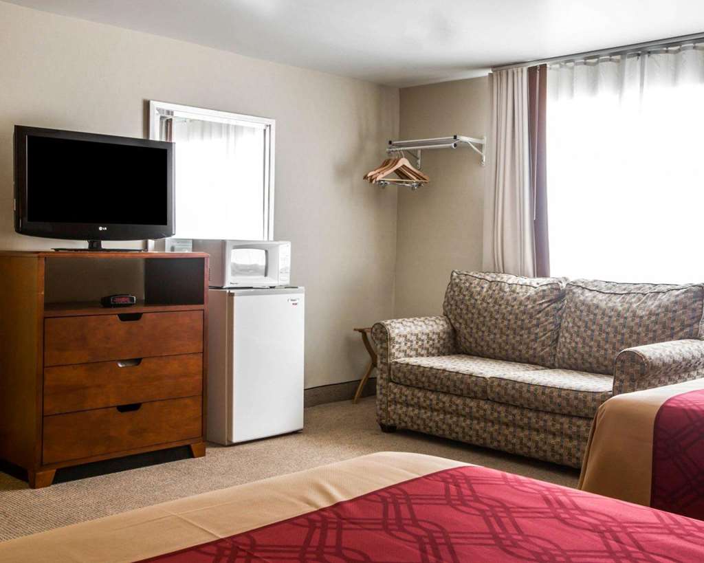 Econo Lodge Lake Region - photo 15