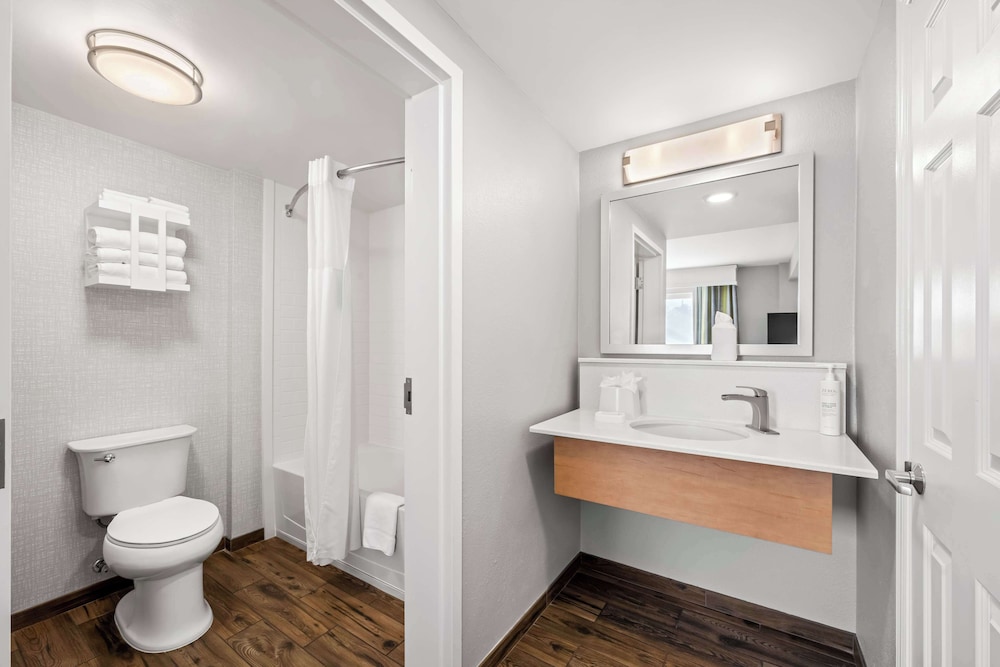 Hampton Inn & Suites Wilson I 95 - photo 26