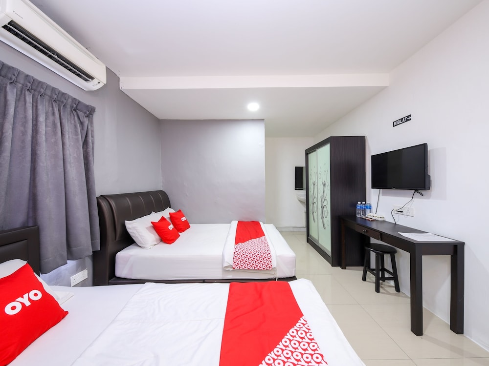 OYO 89702 Md Hotel Masai Pasir Gudang — hotel near Seletar Airport