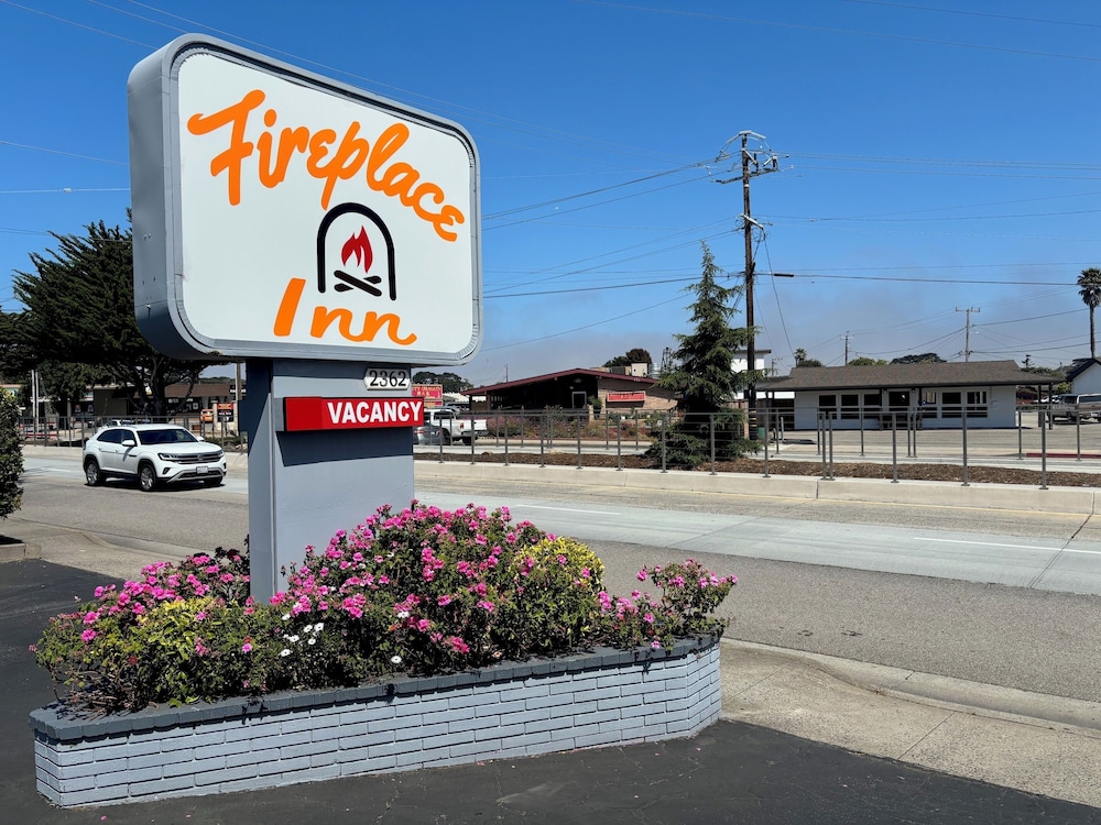 Monterey Fireplace Inn - photo 35