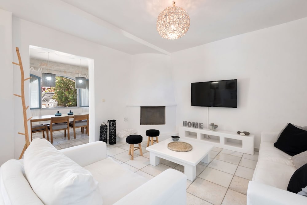 Island Magic With Jacuzzi Pool From June 25 — 4-Star Luxury Hotel in Paros, Greece