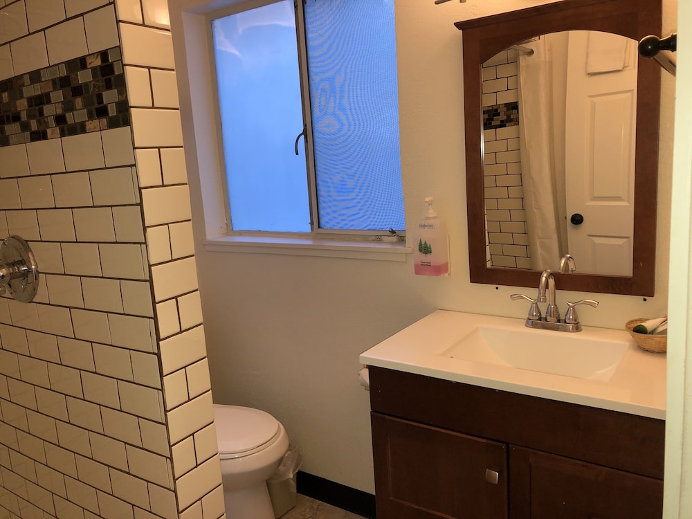 Cedar Inn & Suites - photo 60