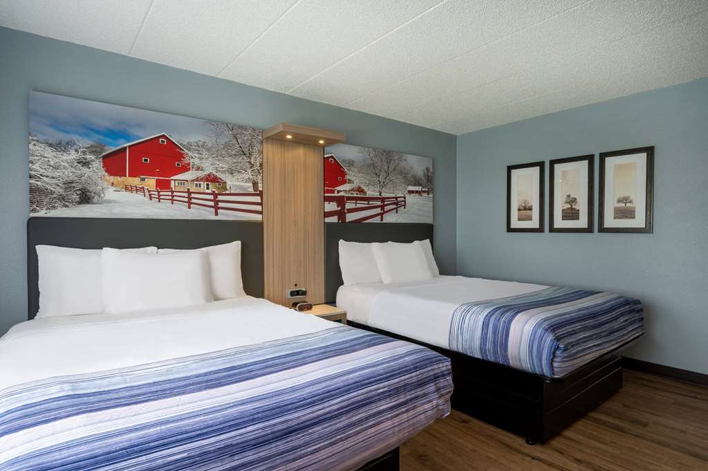 AmericInn by Wyndham Eau Claire - photo 21