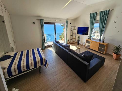 Holiday Home Sunrise Three Bedroom Holiday Home — 4-Star Luxury Hotel in Omis, Croatia